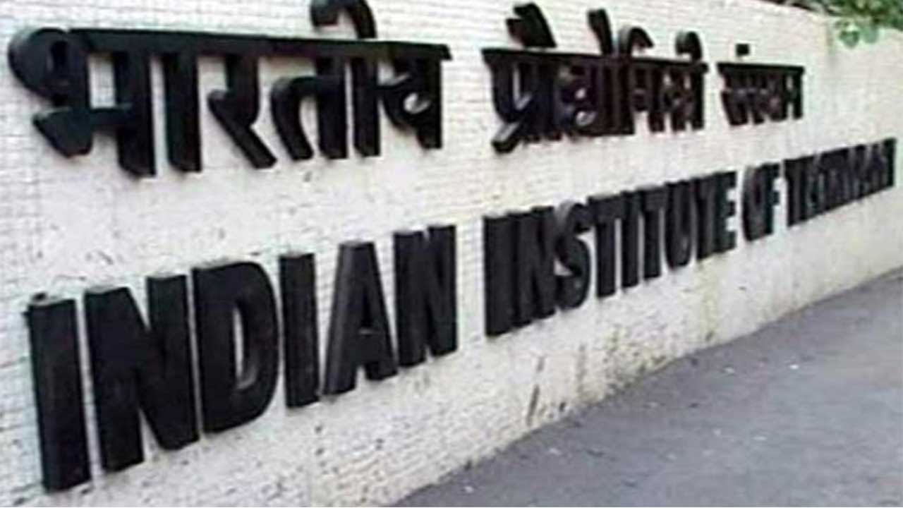 IIT, NIT dropouts reach over 4400 in three years : Smriti Irani