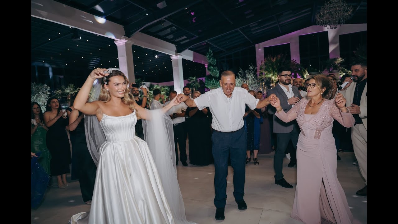Mirjeta dhe Shpetimi vallezojne bashke me prinderit e tyre