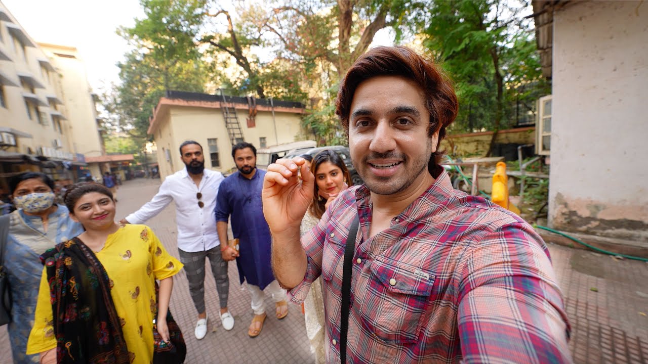 WE WENT TO THE MARRIAGE REGISTRATION OFFICE WITH OUR FAMILY !!