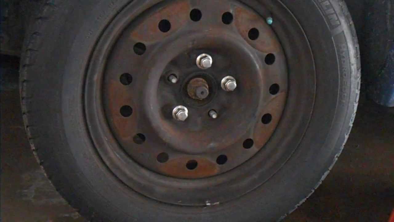 Замена подшипника переднего колеса Nissan Altima 2003 года выпуска, часть 1.