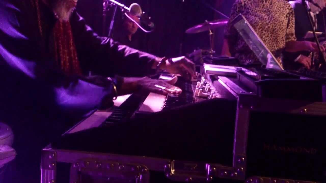 The Jazzinvaders ft. Dr Lonnie Smith live @ Dolhuis Dordrecht 15-05-'13 HD