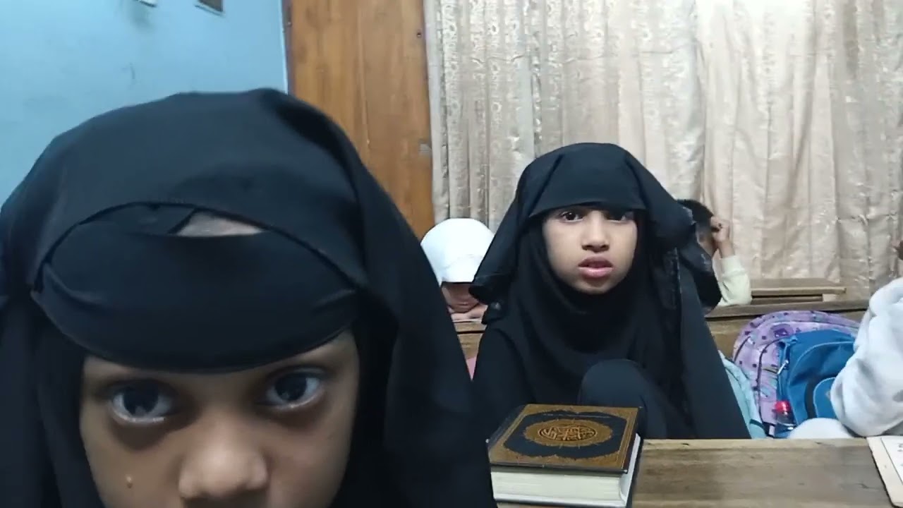 বর্তমান মাদ্রাসায় শুধু পড়ানো হয়, কিন্তু আদব-কায়দার বিষয়ে কোন কথা হয় না। 