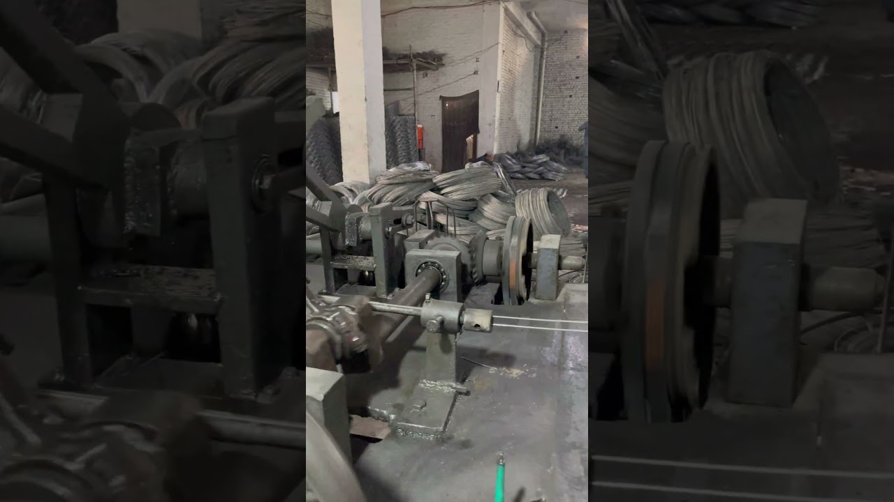 Turning wire into security galvanized barb wire 
