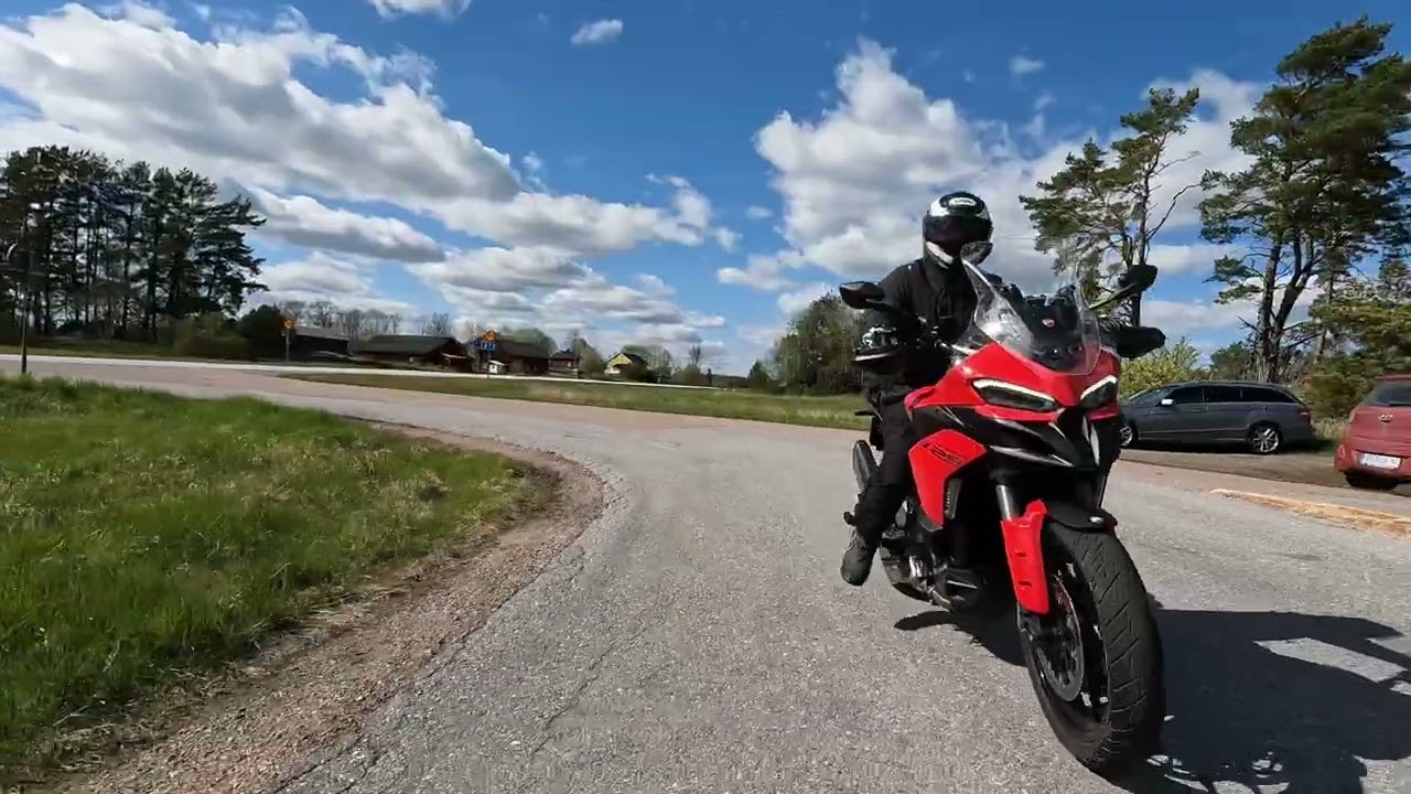 First 900 km Multistrada V2S 2025