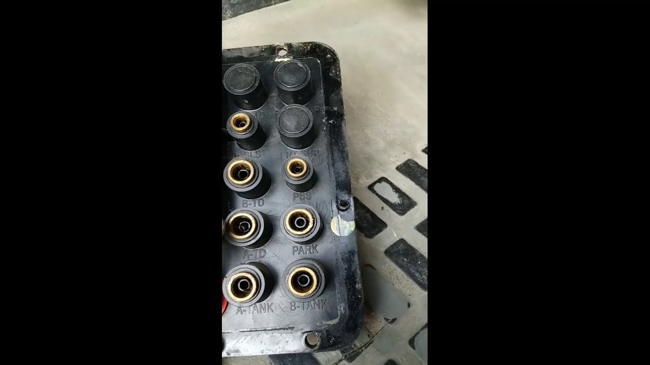 Volvo VNL semi truck pass through air line leak (Volvo Truck Performance Group on Facebook)