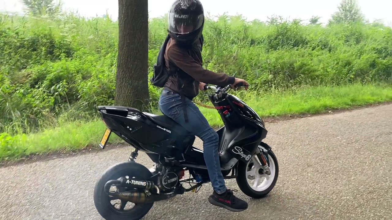 BURN OUT Op School Met 28PK Yamaha Aerox! - Sqooters