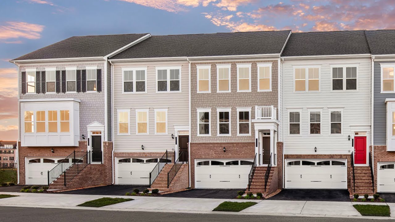 Inside a 2000 sqft townhouse at Crossroads Village in Haymarket, VA | Pulte Homes Franklin Model
