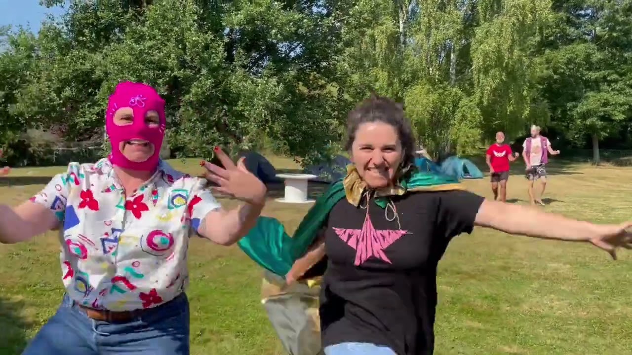 2024 France Aircamp Air Guitar Le Lion est mort ce sore Opium du peuple