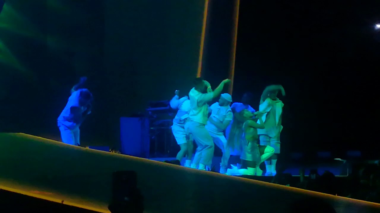 Sweetener World Tour d'Ariana Grande le 28 août 2019 à Paris : Fake Smile.