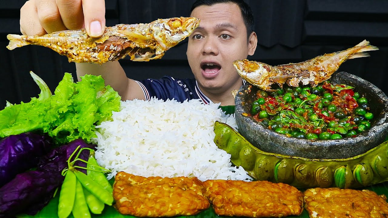 MAKAN SEDERHANA KAREDOK LEUNCA IKAN ASIN PEDA LALAPAN PETE | MAKAN SUNDA
