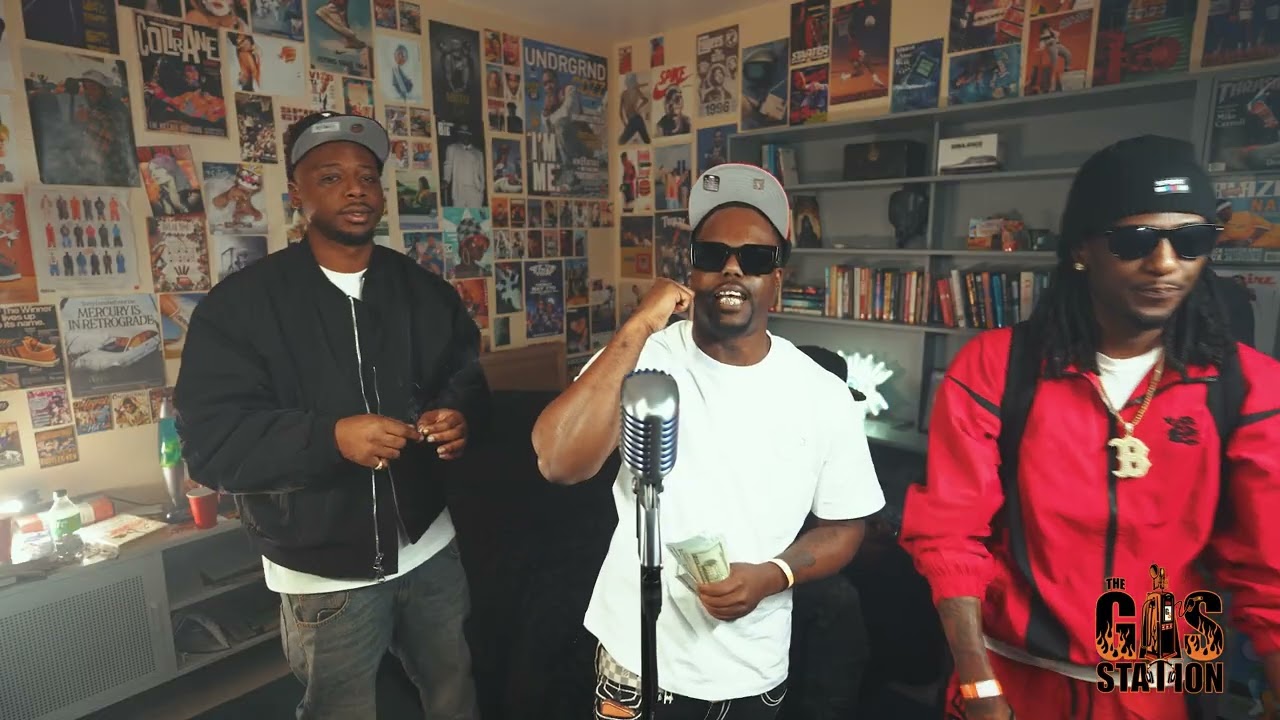 The “Gas Station” Live Performance w/ @98blamchapo Performing “Live Life” OUT NOW‼️🎙️🎥🔥