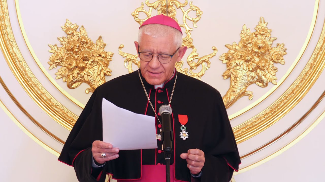 Remise de la légion d'honneur à Mgr Luc Ravel