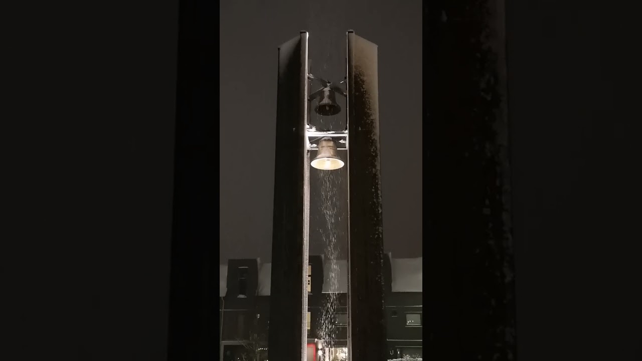 Ringning till julnattsmässa i Valsätrakyrkan