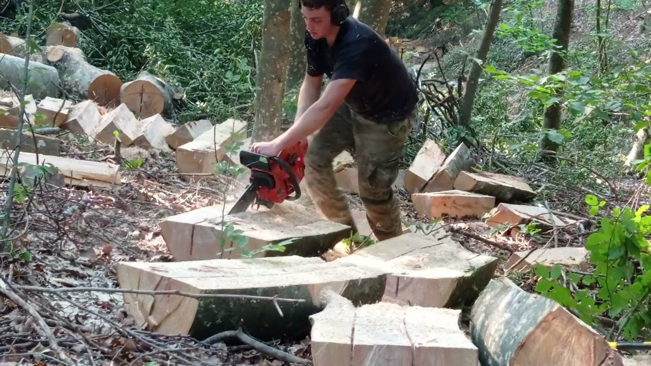 Σχίσιμο κορμών με Husqvarna 281xp .