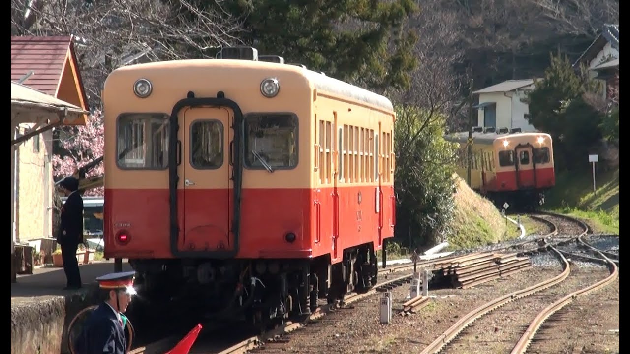 春爛漫の里見駅・15年ぶりに列車交換が復活
