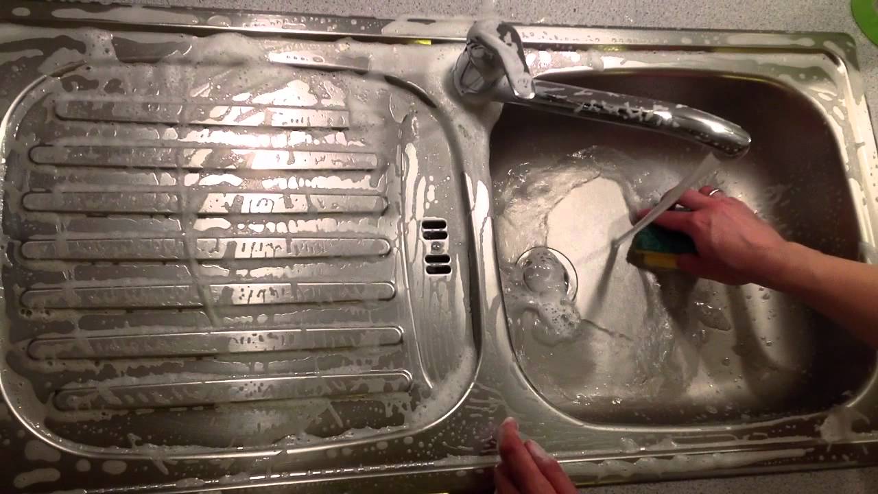 Edelstahlspüle reinigen - Spülbecken putzen