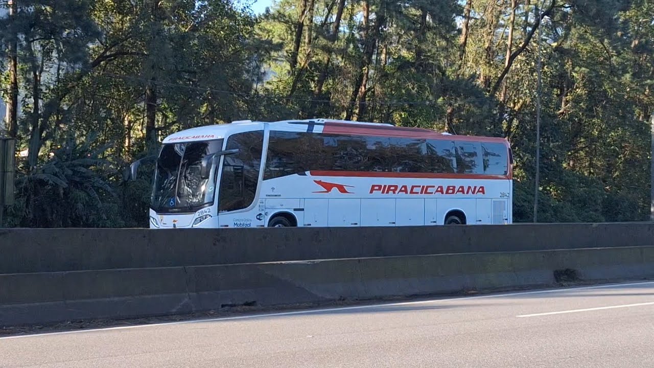 Movimentação de Ônibus fretados e alguns rodoviários na entrada de Cubatão sp.