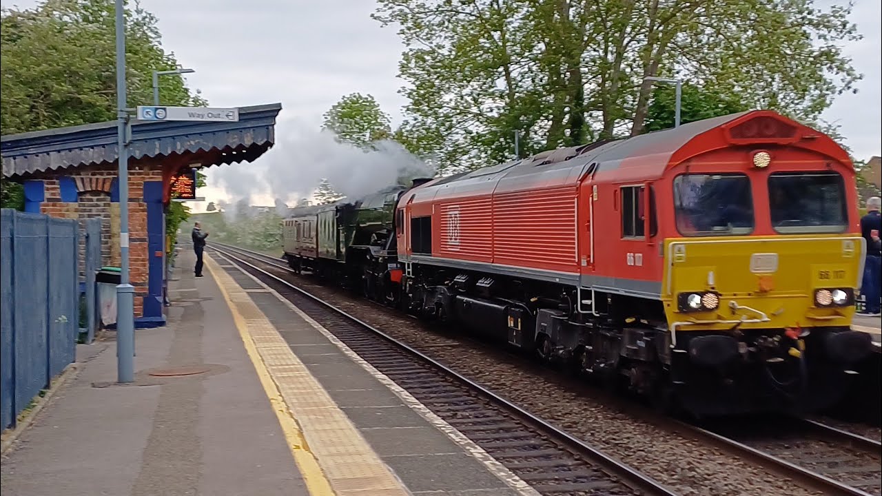 Locomotive Variety at Kings Sutton, including 60103 Flying Scotsman.
