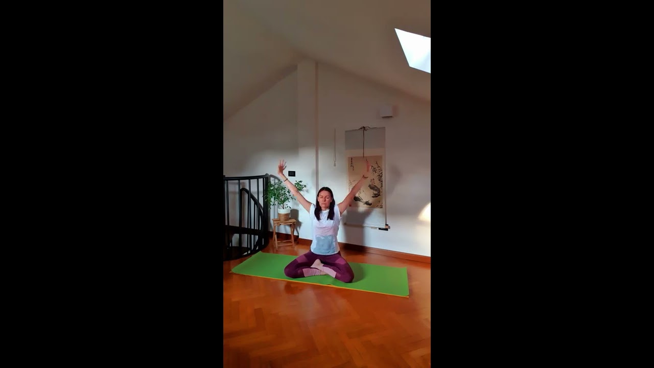 BREVE PRATICA HATHA YOGA PER RISTORARE CORPO E MENTE