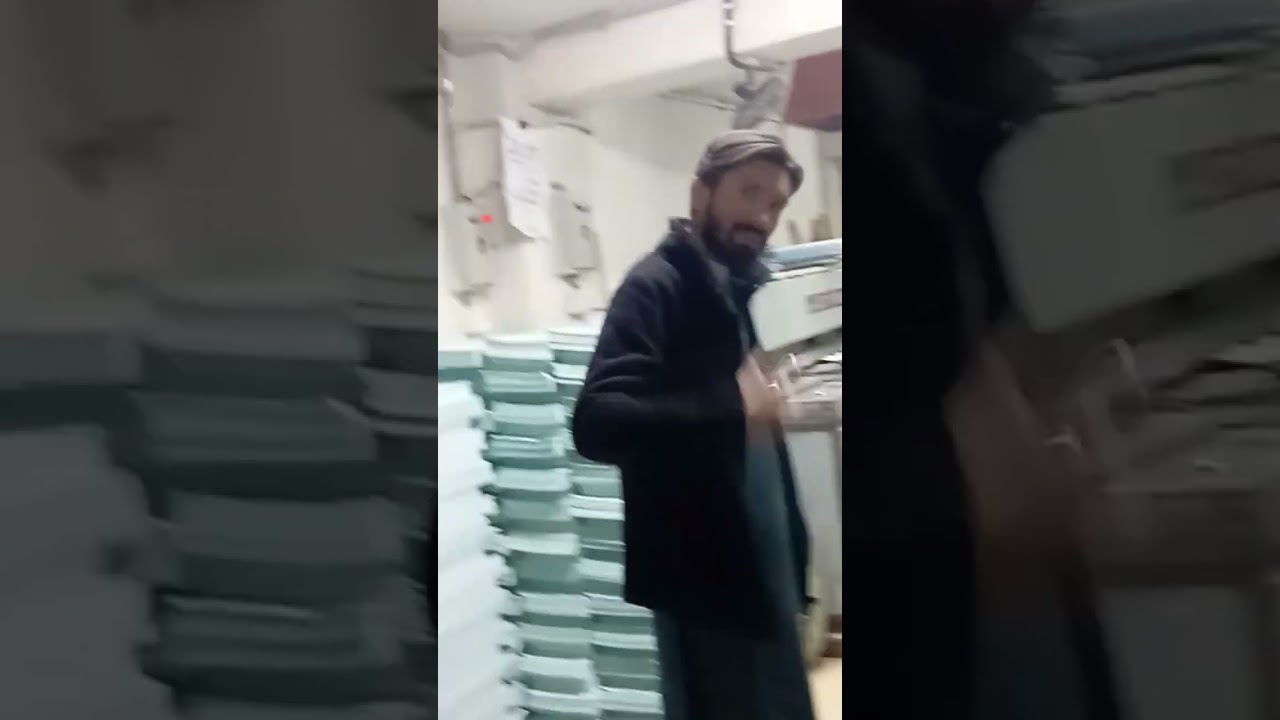mini vlog in saddar press