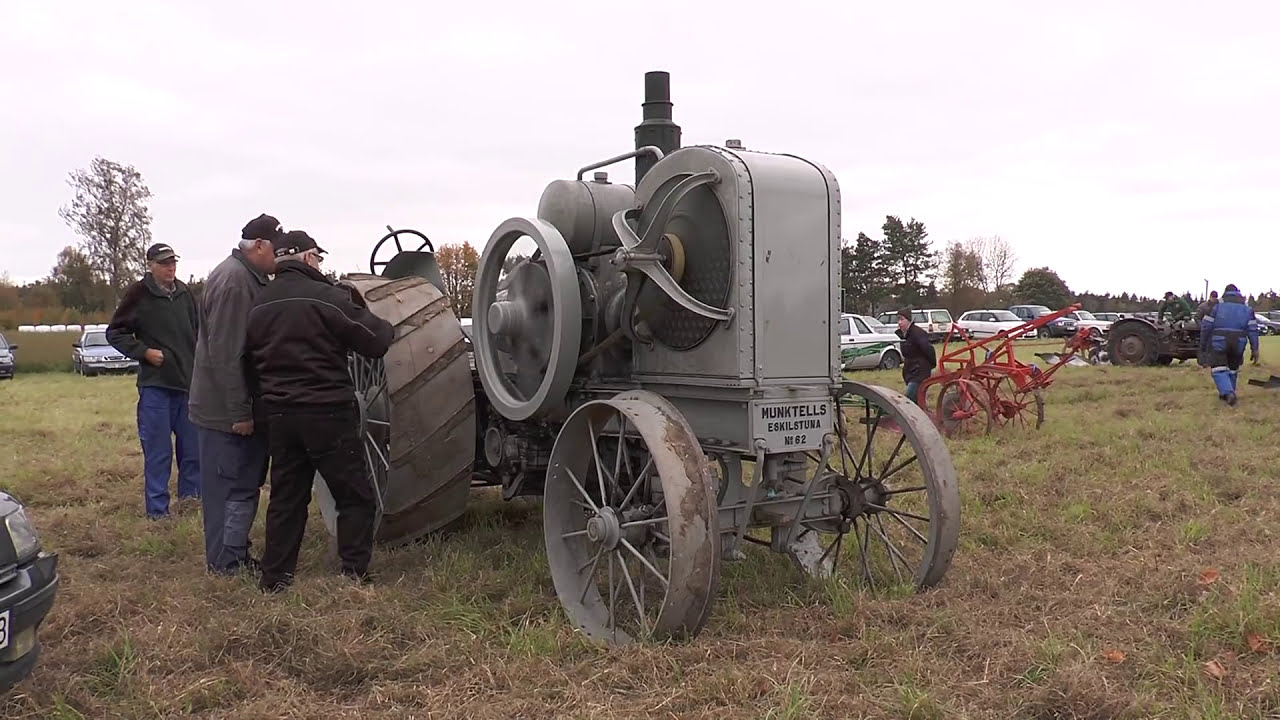 Munktells 20 24 1916 vid Veterantraktorplöjning i Havdhem 8 okt 2016