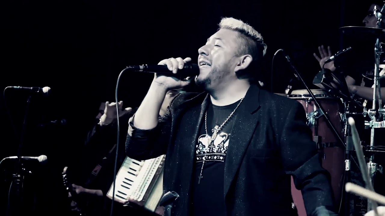 Par de anillos - Agrupaci&oacute;n Sin Ley - Recital en Vivo