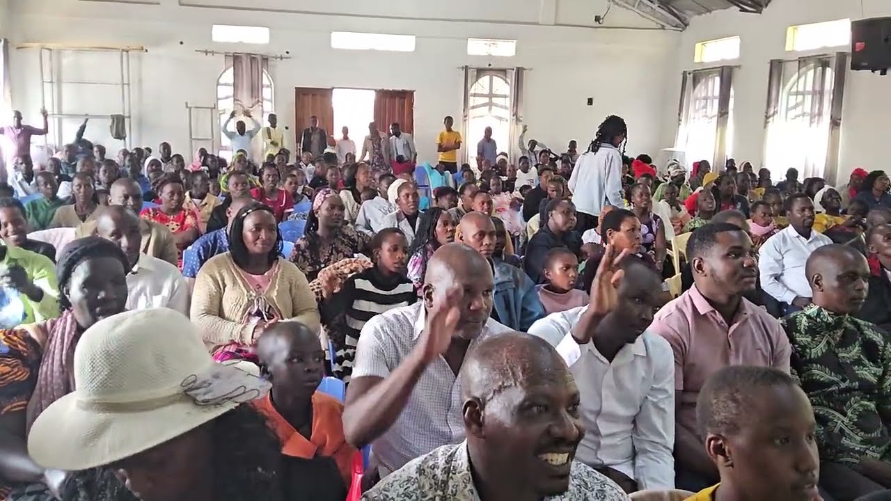 Nime Kuja Kusema Asante/ Wa Kuabudiwa/ Yesu Astahali Uzima na Utukufu (Medley): (WCOM)