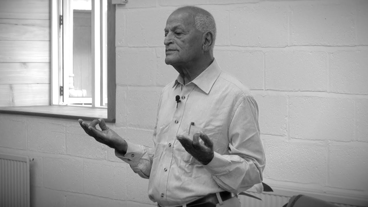 Satish Kumar leads a short meditation