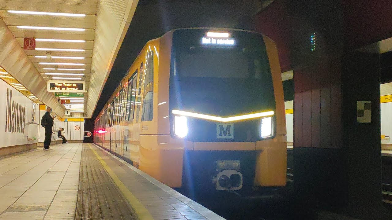 Tyne & Wear Metro: Class 555009 at Manors