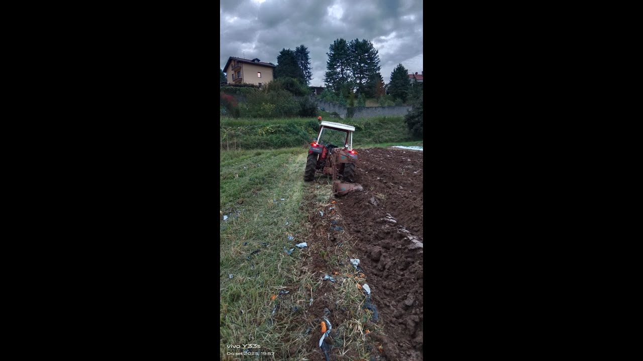 Aratura con FIAT 446 e aratro Luigi Monza