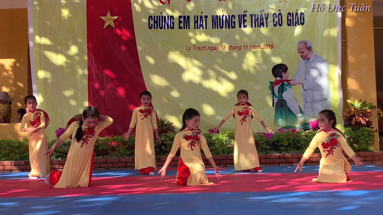 Múa: Em yêu đất nước Việt Nam.Tiết mục của lớp 2C Trường TH Lý Trạch.