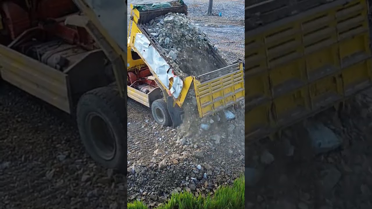 5TN Trucks Unloading Rock Soil 