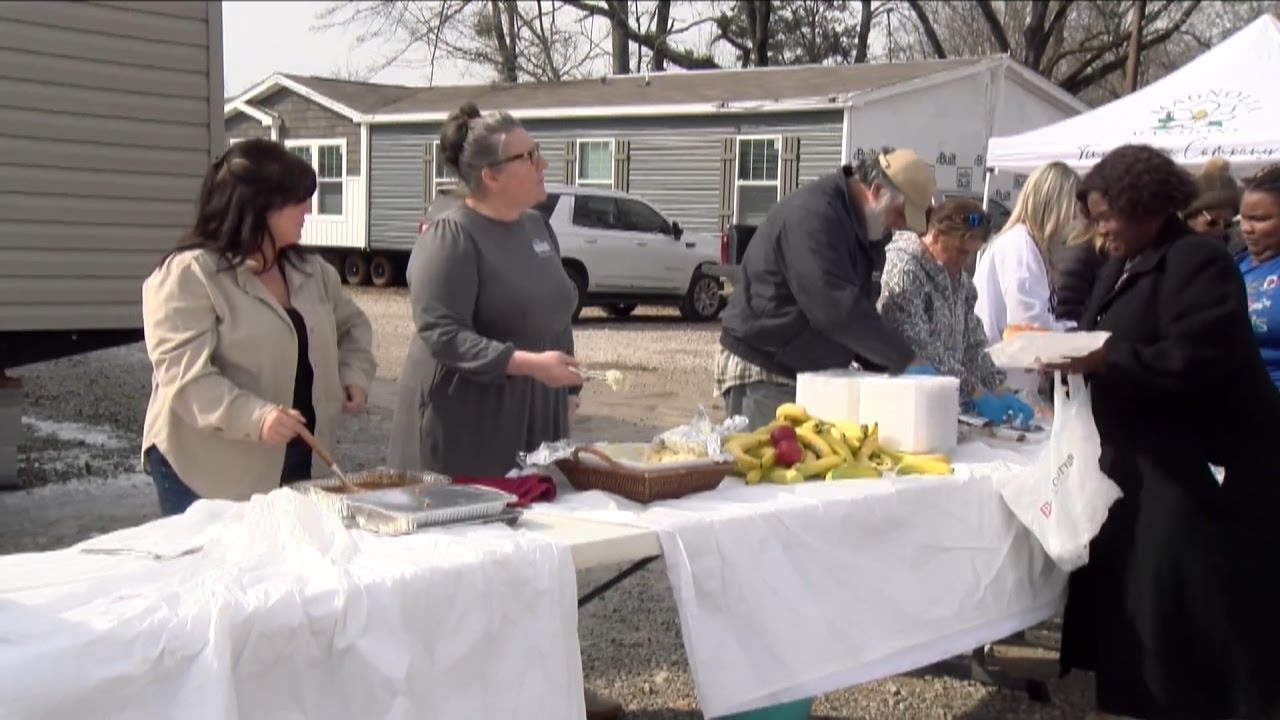 Pontotoc businessman provides free meals amid power outage