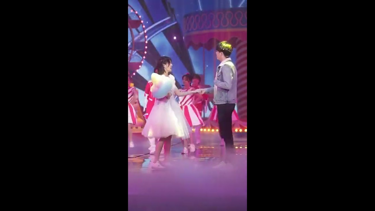 [FANCAM] Xuân Vãn đài Hồ Nam - Hứa Khải và Bạch Lộc song ca Một Thế Giới Khác Của Tôi