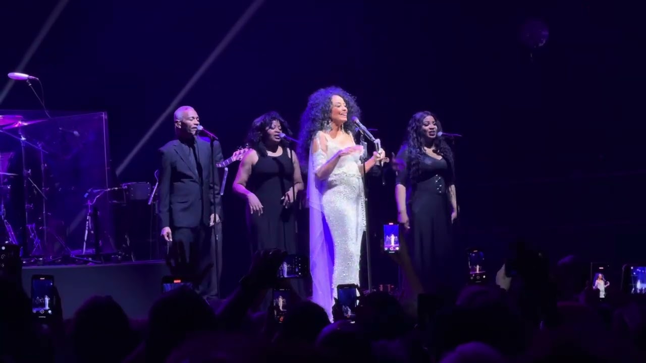 Diana Ross live in Paris 2025. Do you know where you’re going to / Ain’t no mountain high enough