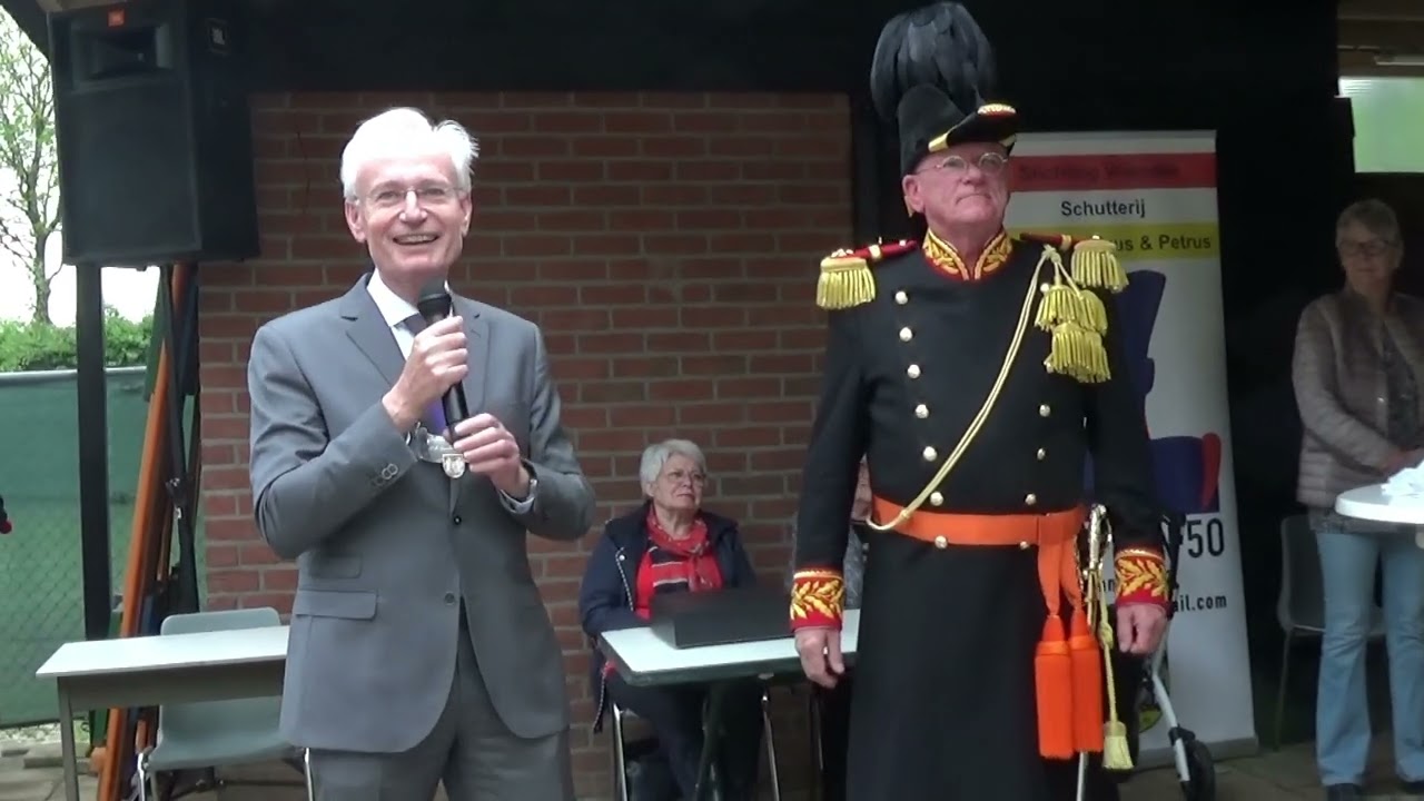 Aankomst Schutterij HH. Marcellinus En Petrus op de schuttewei, de opening en het winnende schot
