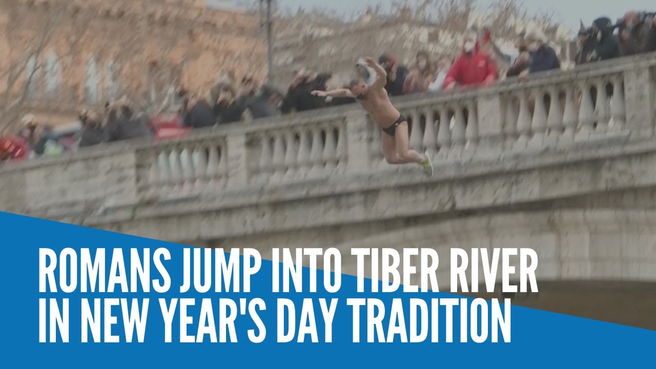 Romans jump into Tiber river in New Year's Day tradition