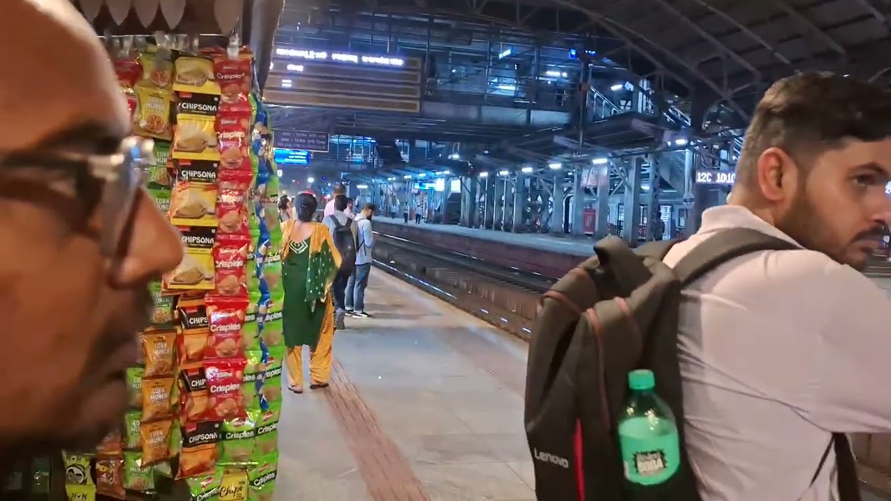 # dosto station 🚉 par aa gaye 