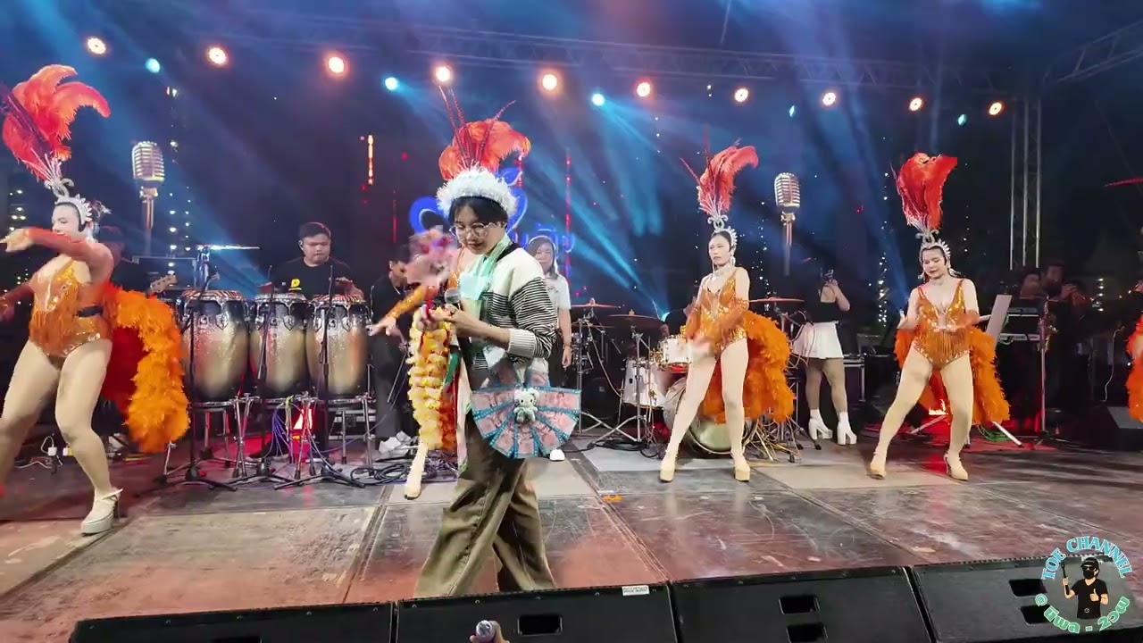 น้องต้นข้าวร้องเพลงมือถือไมค์ไฟส่องหน้า@งานนมัสการปิดทองหลวงพ่อนิลวัดปรีดาราม จ.นครปฐม15 ม.ค.69