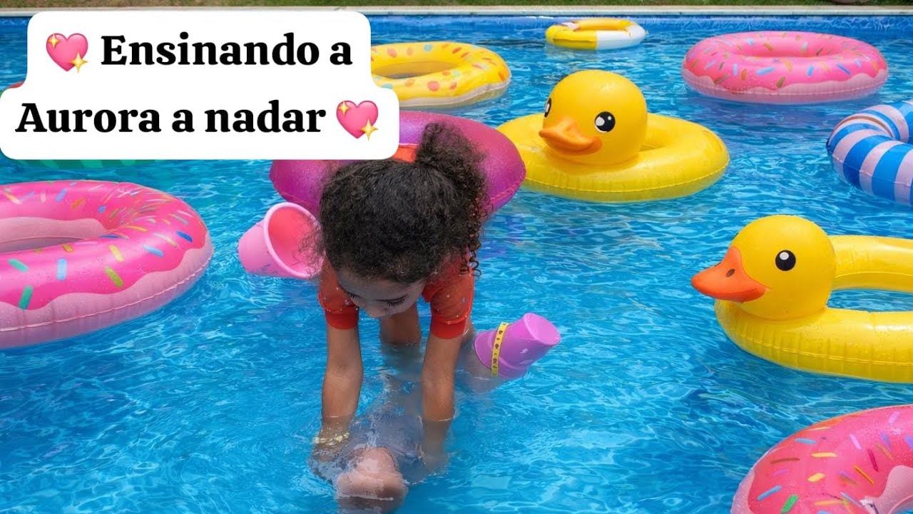 💖Lavínia na piscina com a Aurora 💖