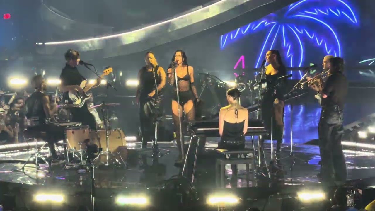 Dua Lipa-Conga Kasaya Center Miami
