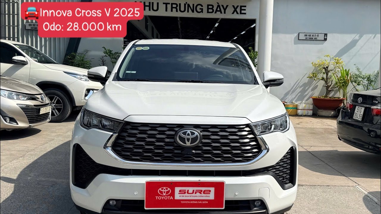 Innova Cross V 2025 chạy 28.000 km màu trắng ngọc trai, xe cũ đầu tiền về Đông Sài Gòn năm 2026