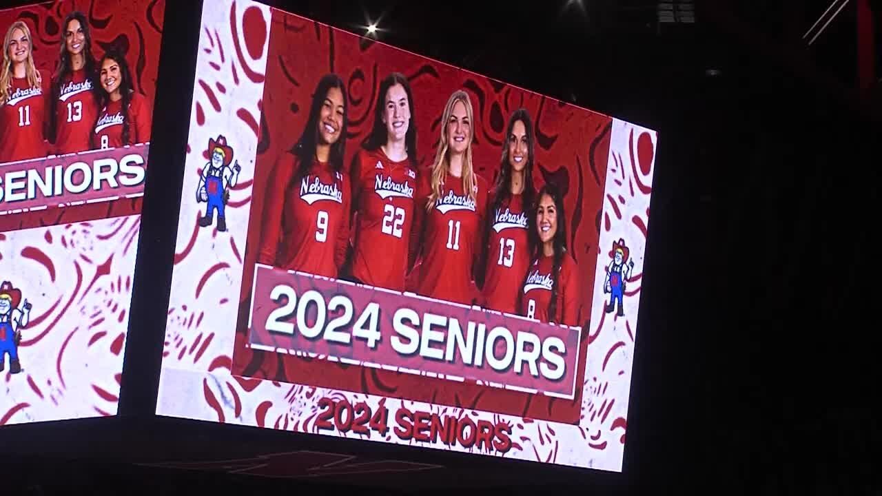 Husker volleyball celebrates Senior Night by sweeping Wisconsin