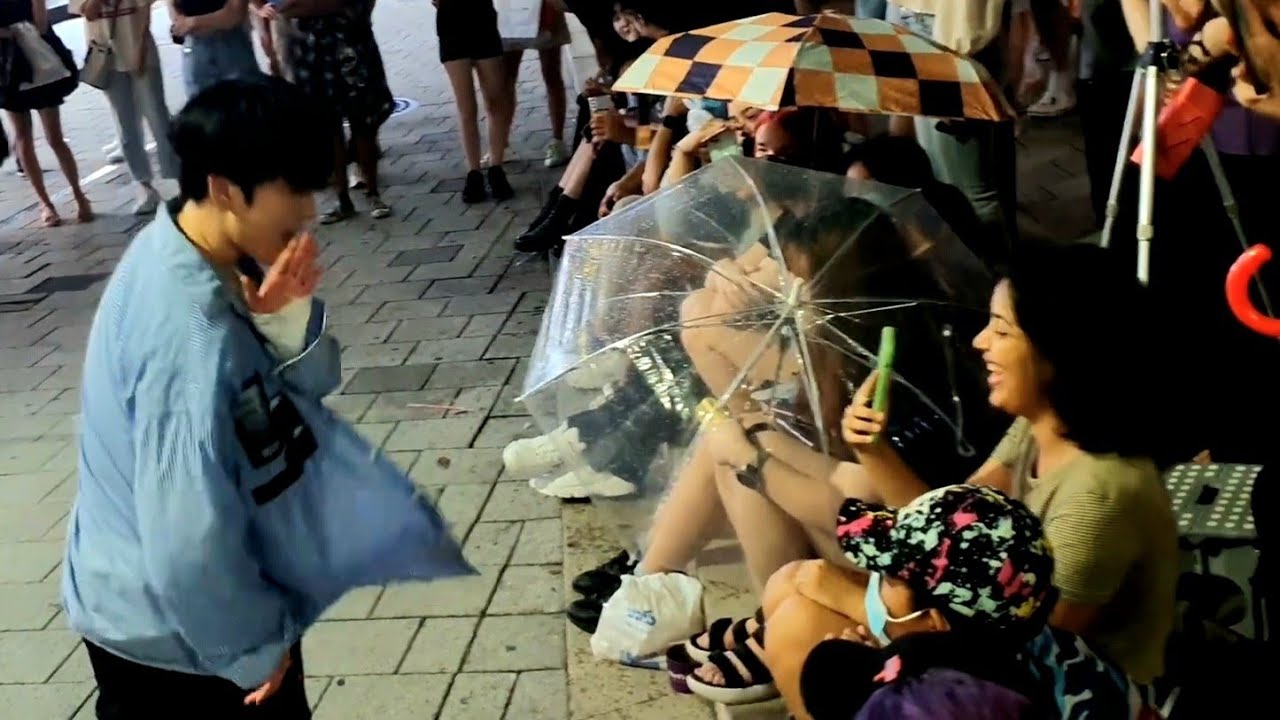 HYOJIN, SHINHWA & CHANWOOK. BEAUTIFUL FANTASTIC INTERACTIVE BUSKING. HONGDAE.