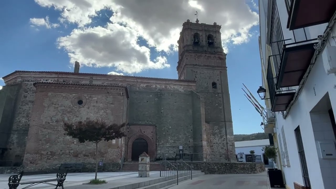 Iglesia Parroquial de Santiago en Casas de Reina