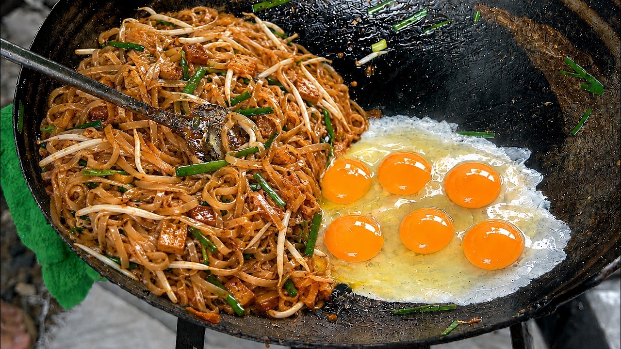 The Best Pad Thai Noodles Cooking Skills - Thai Street Food
