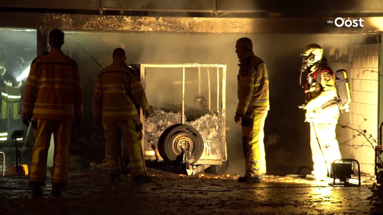 Flinke brand in Deventer; vier woningen ontruimd