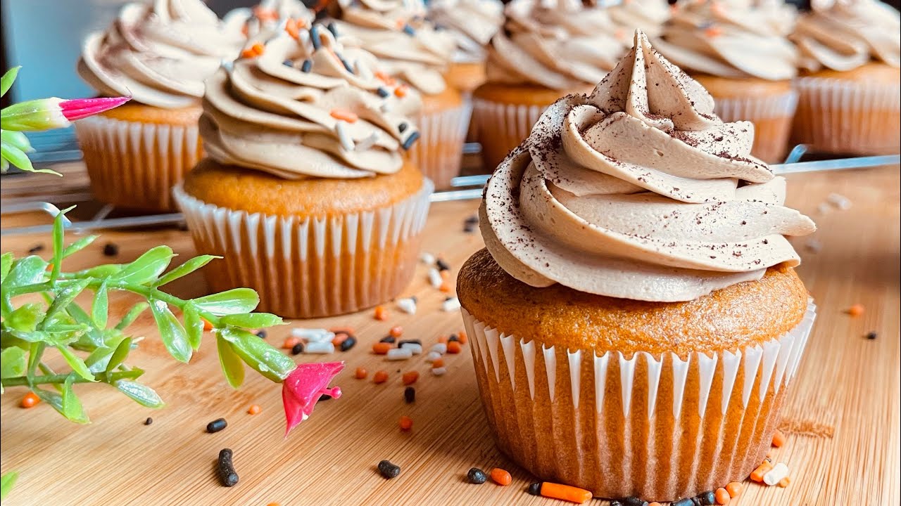 THE best Pumpkin coffee cupcake recipe/ كاب كيك اليقطين والقهوة