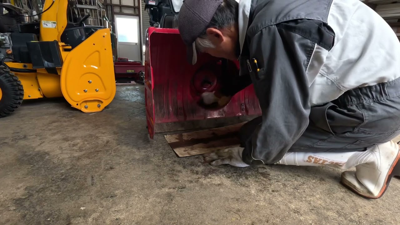 函館 ホンダ除雪機 メンテナンス ブロワープレートの爪が折れてる