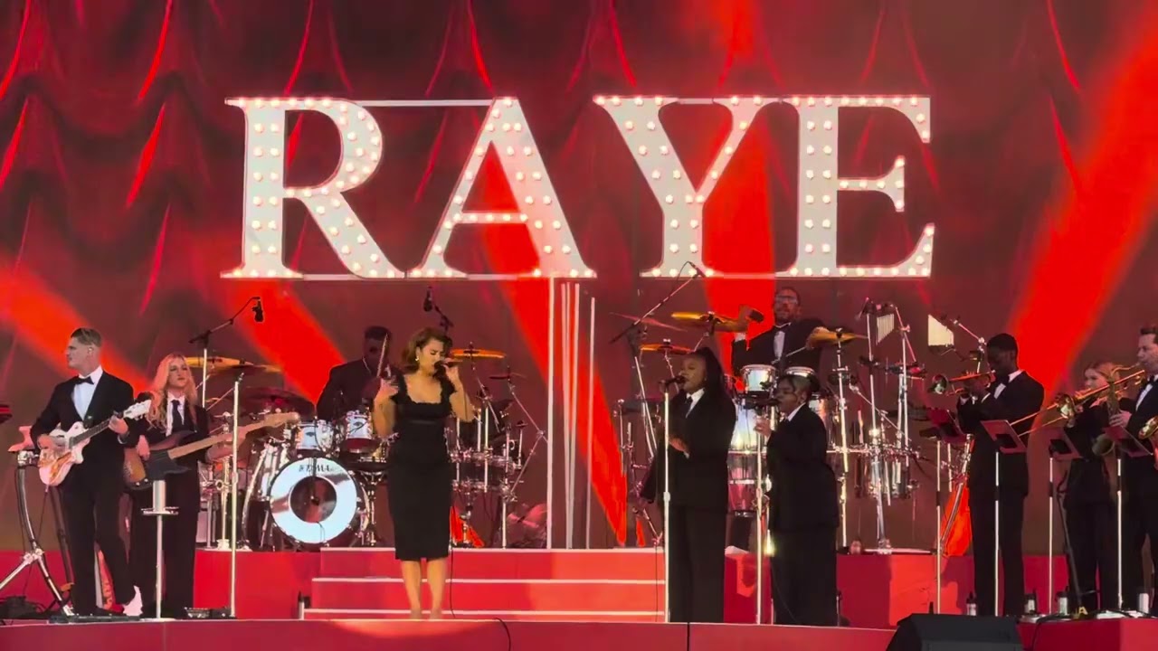 I Know You’re Hurting (unreleased song) - RAYE at Lollapalooza in Paris 2025